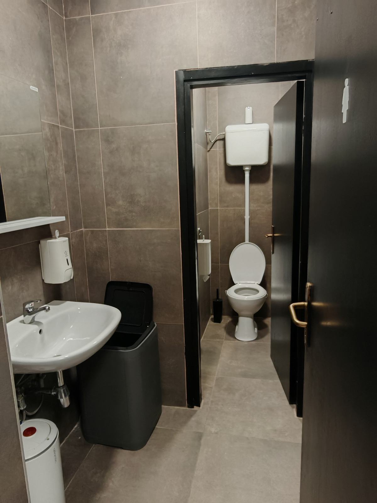 uredi-prvi-zakupnik-zitnjak-pored-city-center-east-240m2-parking-slika-273883215