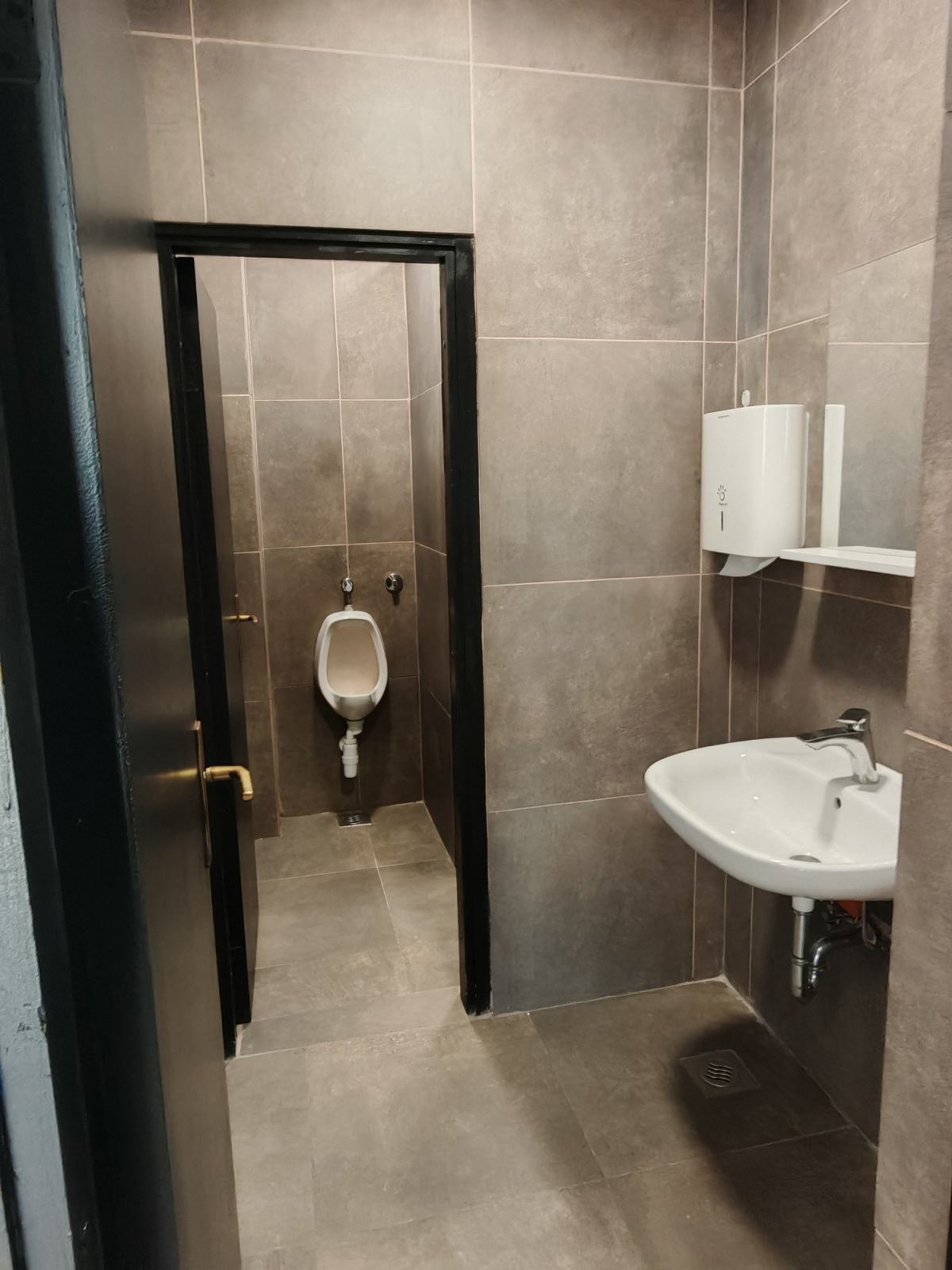 uredi-prvi-zakupnik-zitnjak-pored-city-center-east-240m2-parking-slika-273883217